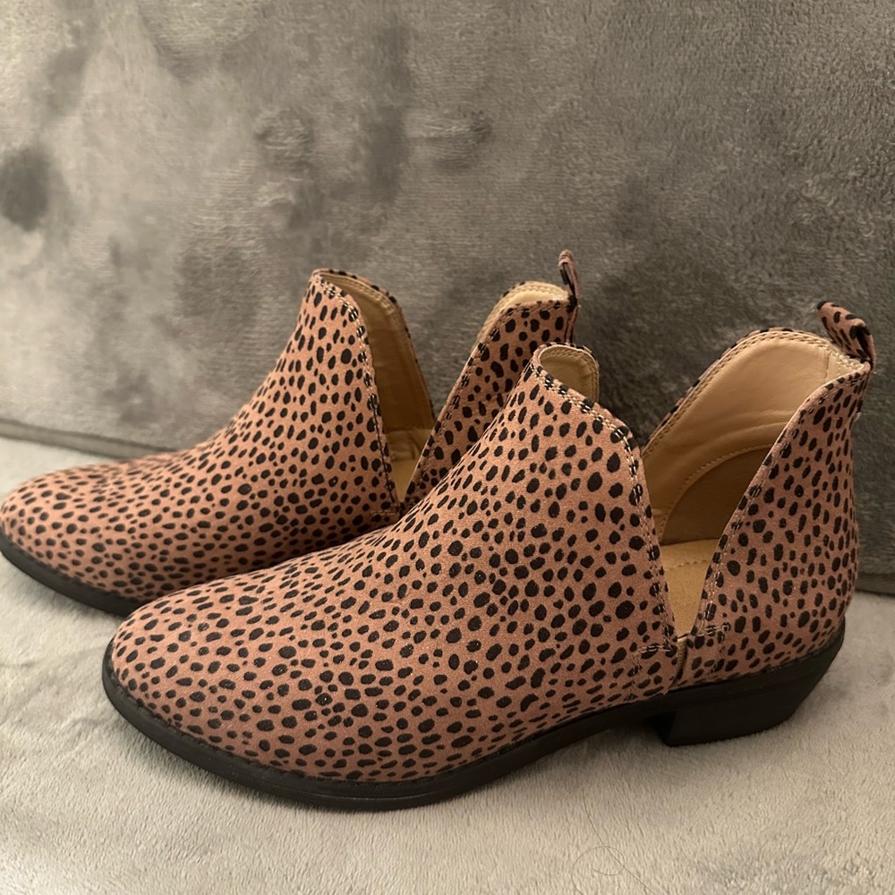 Universal Thread Leopard Animal Print Brown Tan 6.5 Nora Ankle Bootie